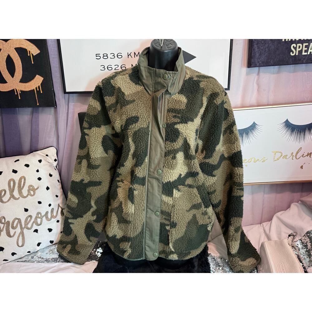 XLHollister snap front  camo rugged fleece jacket/coat unisex fleece teddy